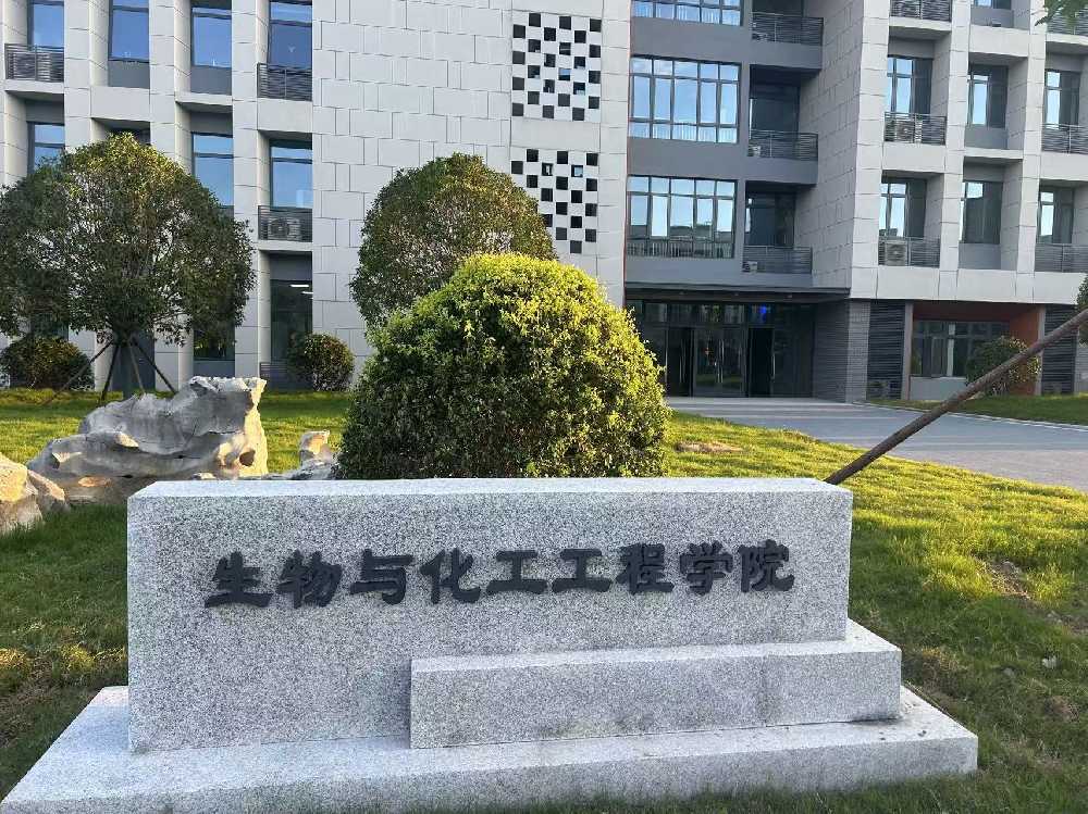 峨眉山市扬州职业大学体育场高杆灯项目